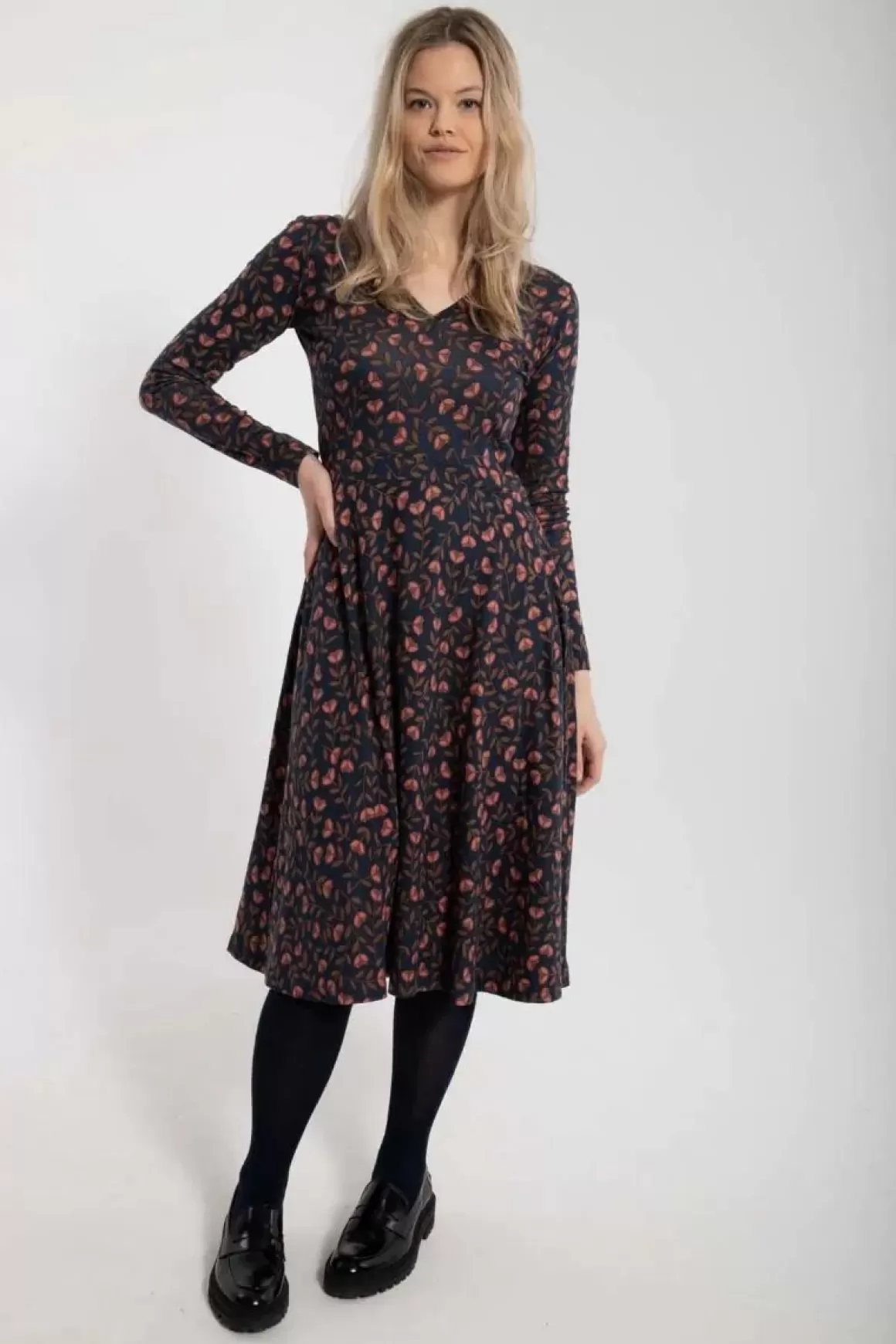 Danefæ Organic - Danandreasen Dress Dk Navy/Redwine Fleurie Fashion